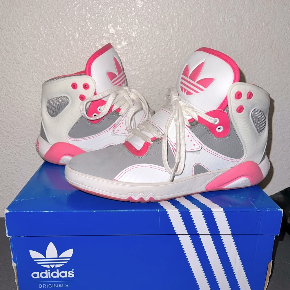 Adidas Roundhouse!